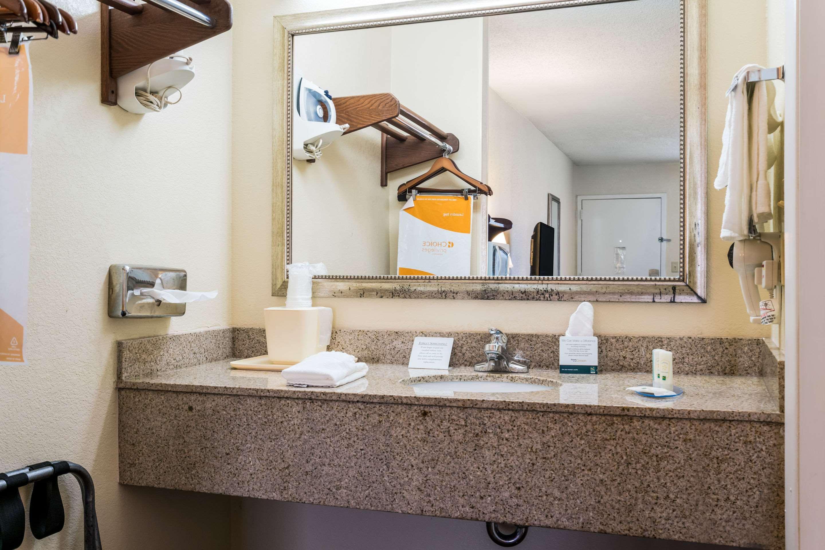 Quality Inn North Battleboro Екстериор снимка