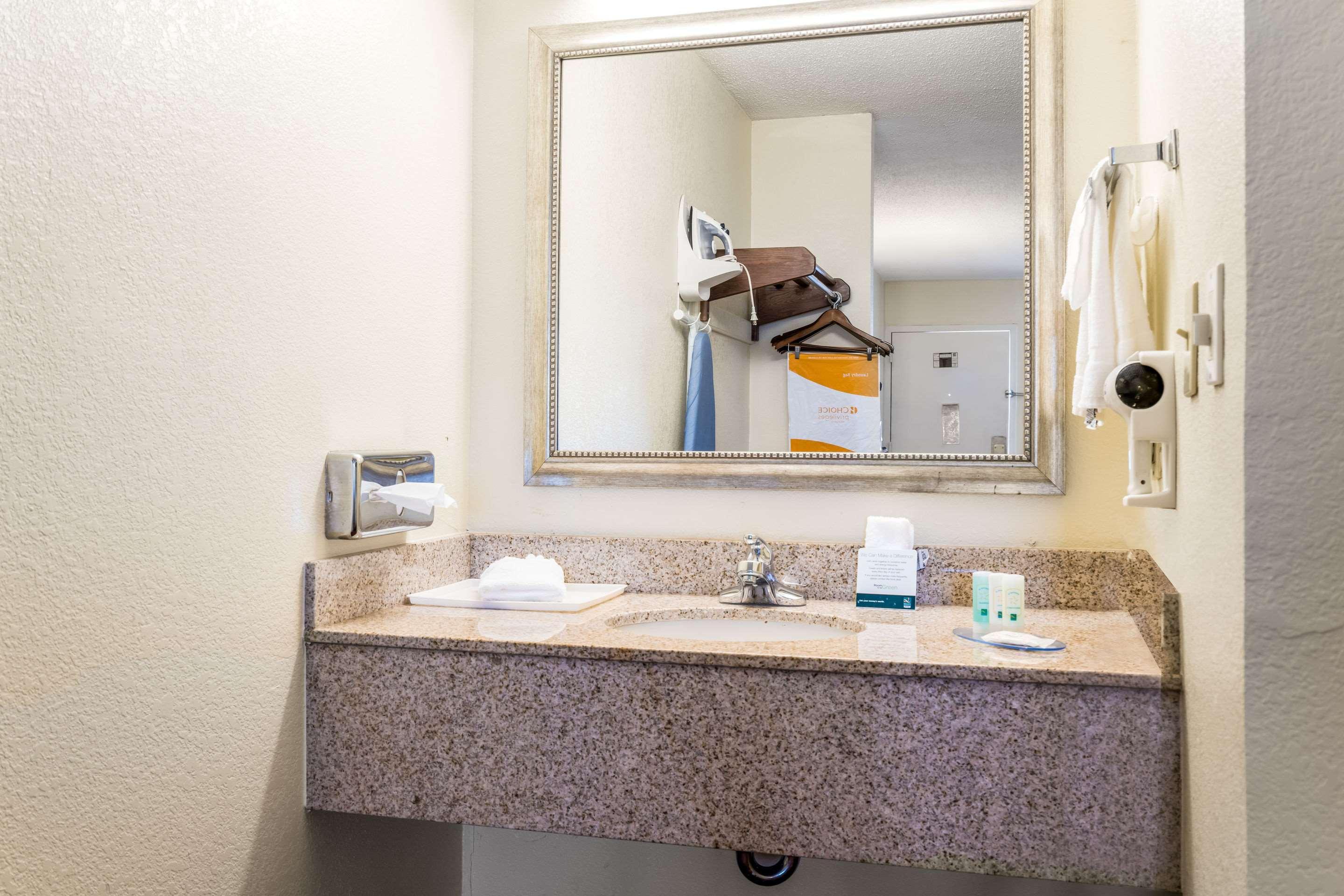 Quality Inn North Battleboro Екстериор снимка