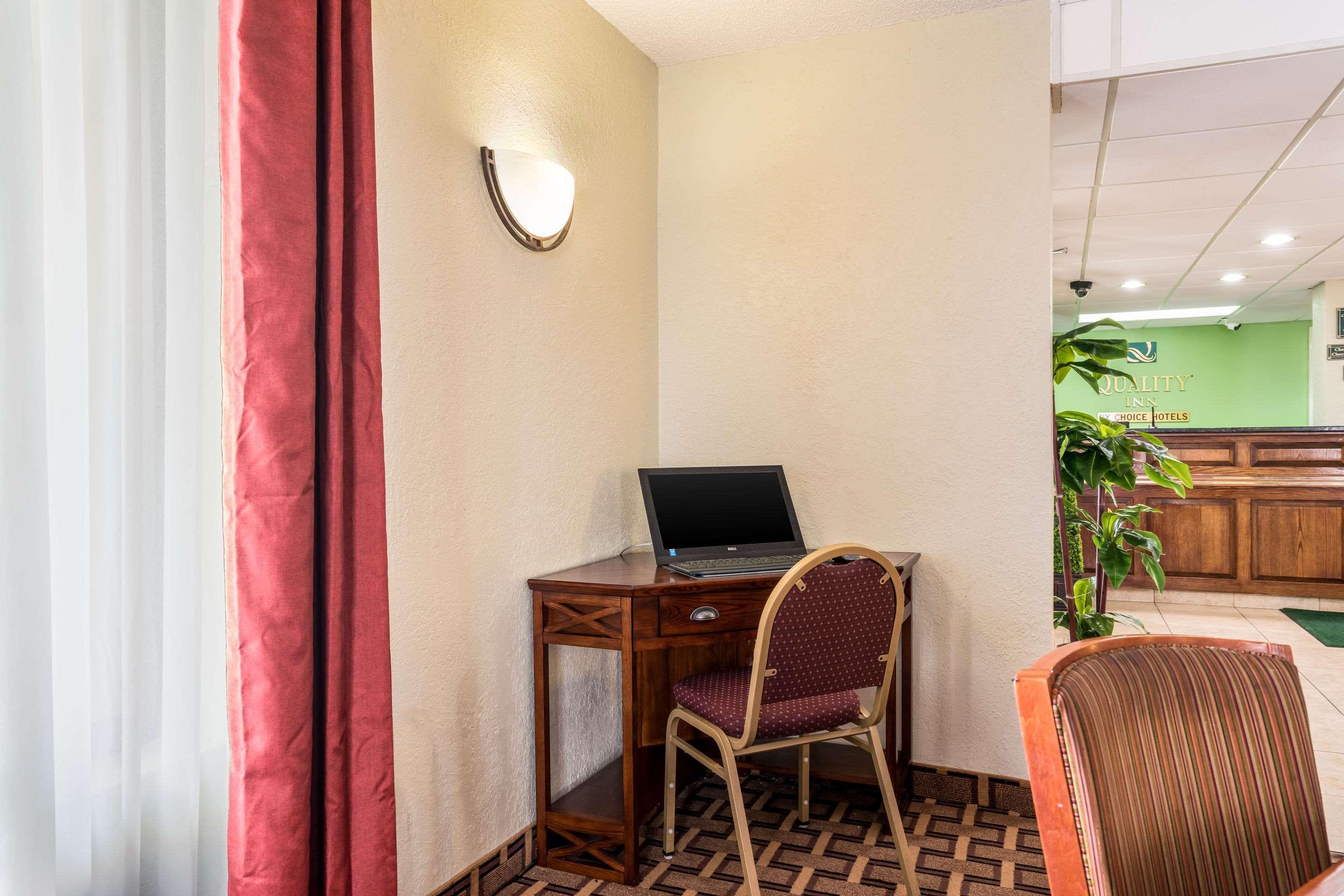 Quality Inn North Battleboro Екстериор снимка