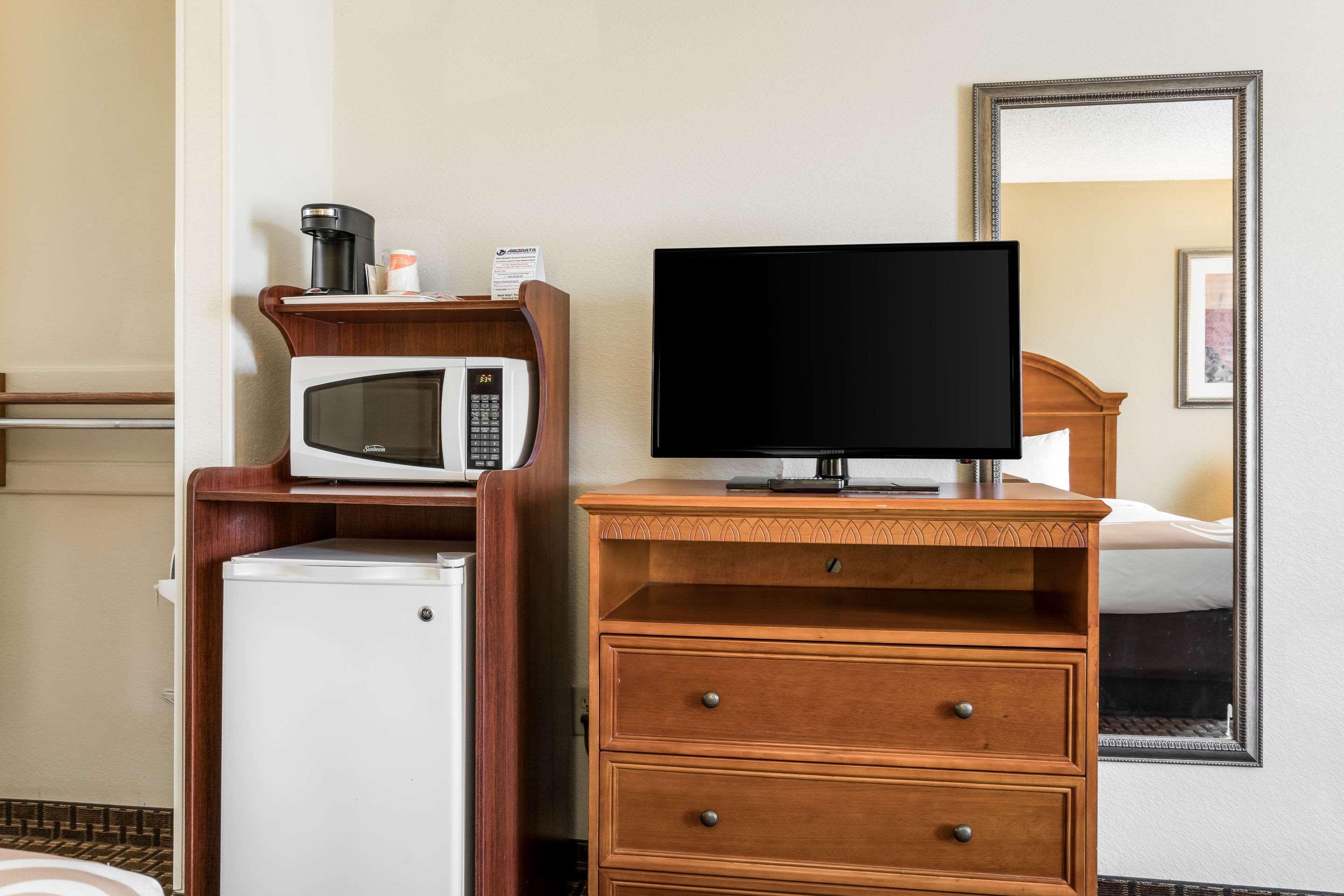 Quality Inn North Battleboro Екстериор снимка