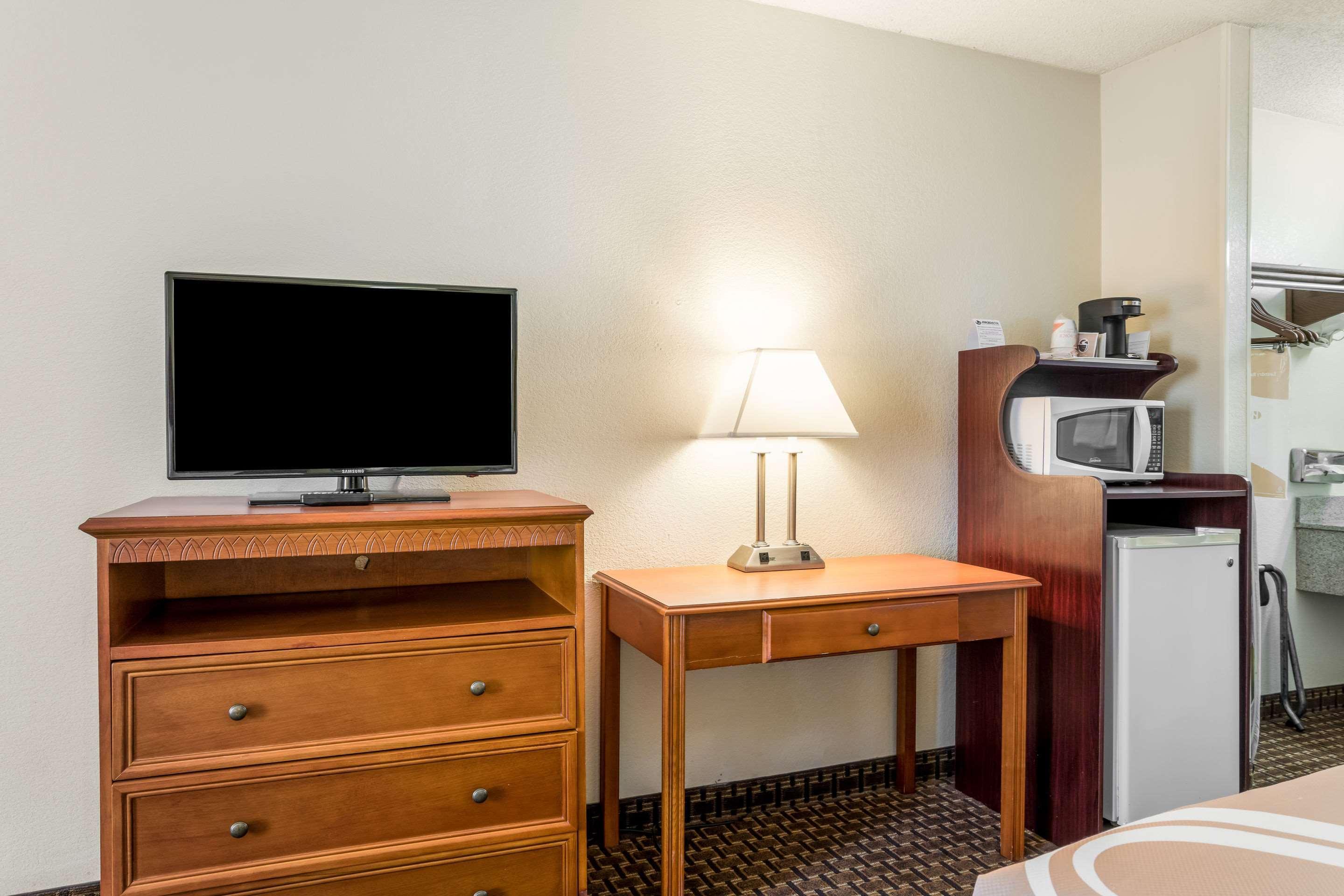 Quality Inn North Battleboro Екстериор снимка