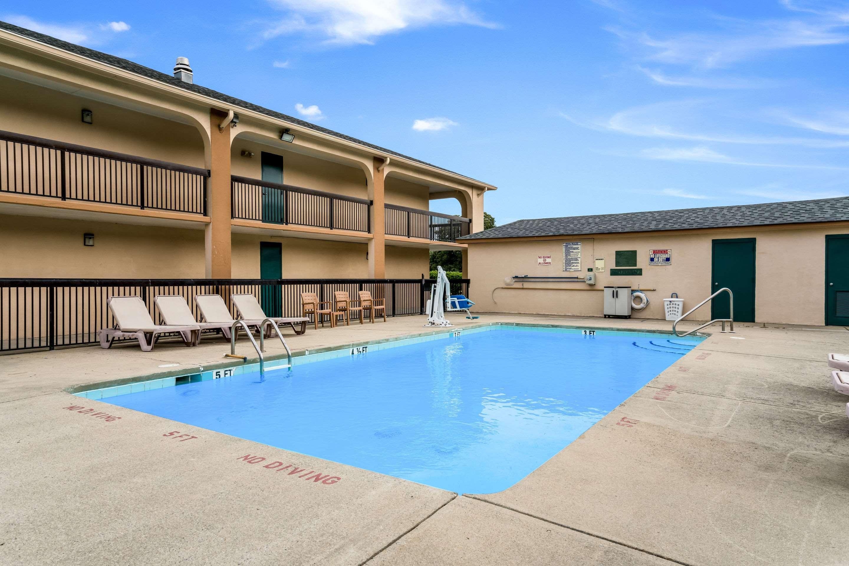 Quality Inn North Battleboro Екстериор снимка