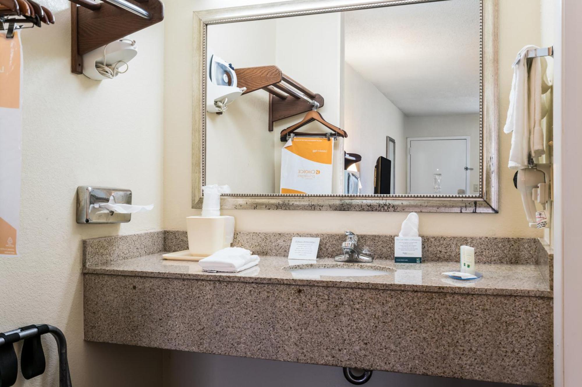 Quality Inn North Battleboro Екстериор снимка