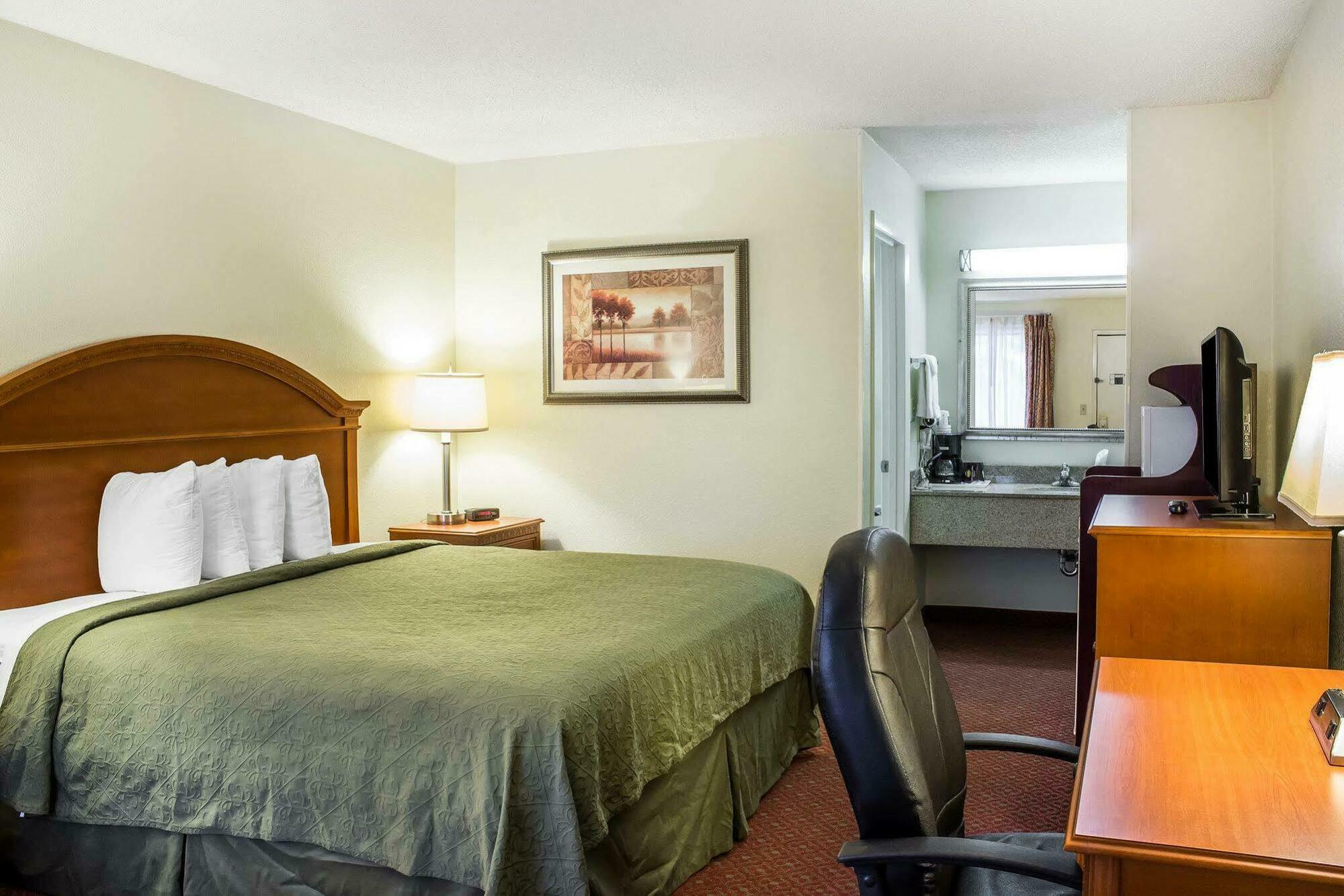 Quality Inn North Battleboro Екстериор снимка